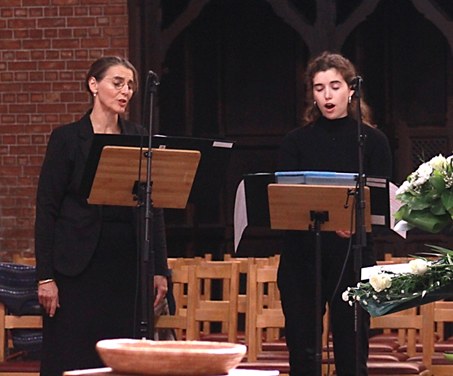 Animation vocale par deux chanteuses